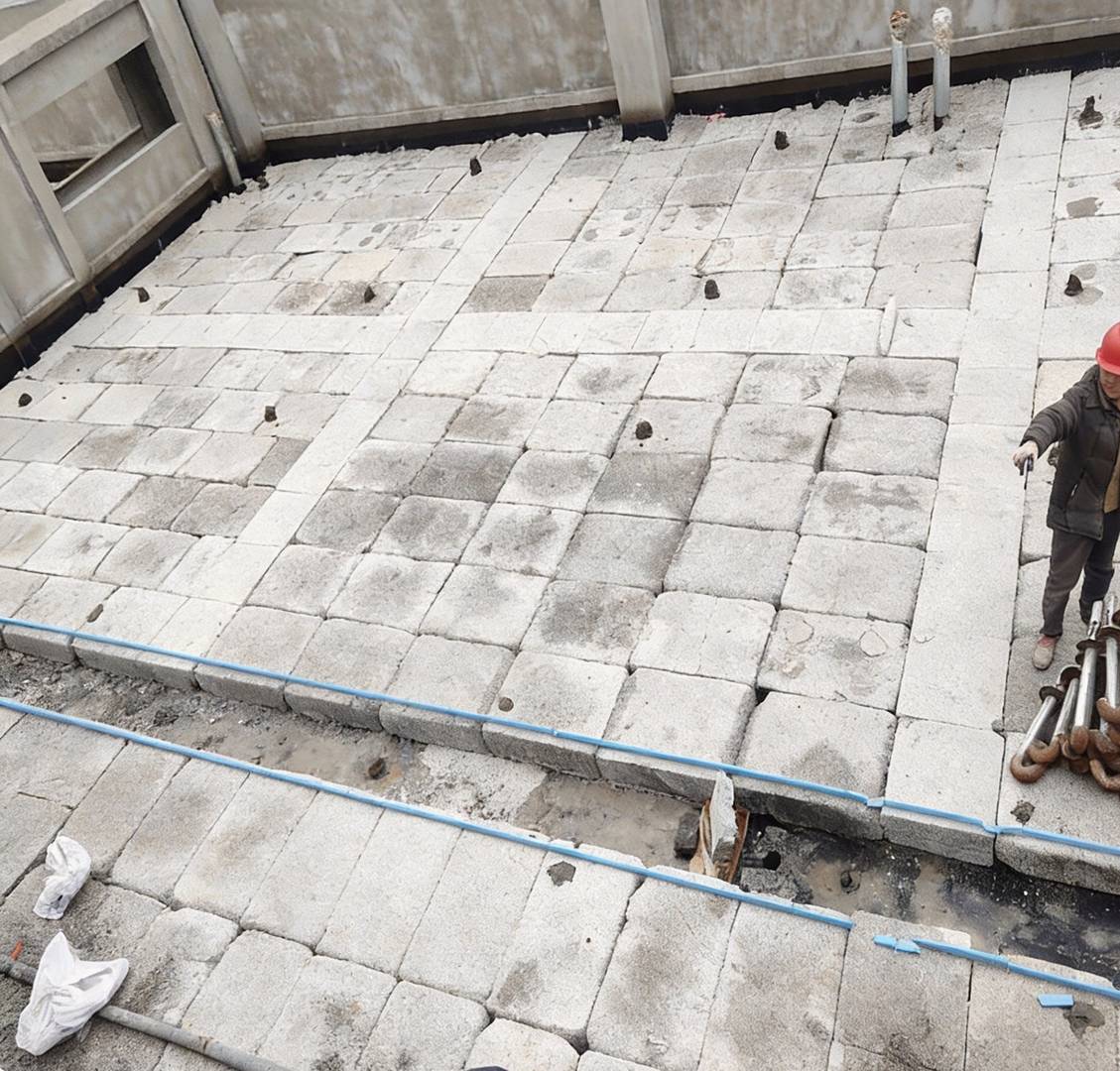 Protected roof system detail during construction