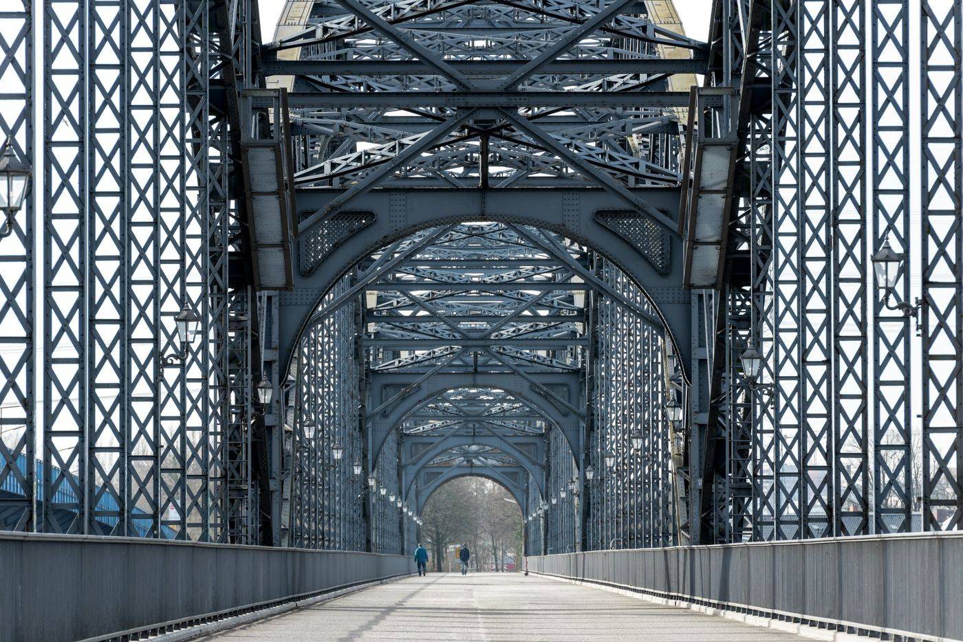 Steel bridge structure and deck