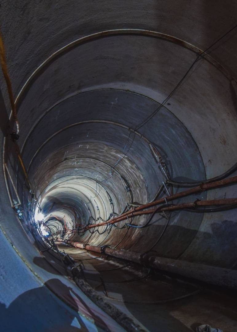 Underground utility tunnel and service corridor